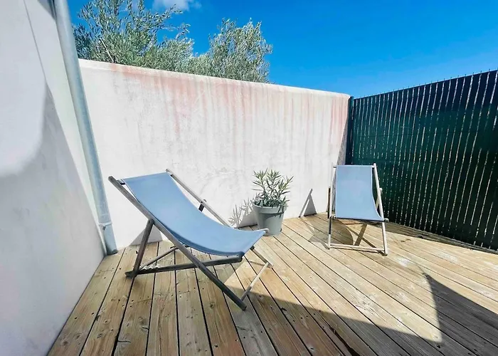 La Petite Maritaise Du Petit Bois